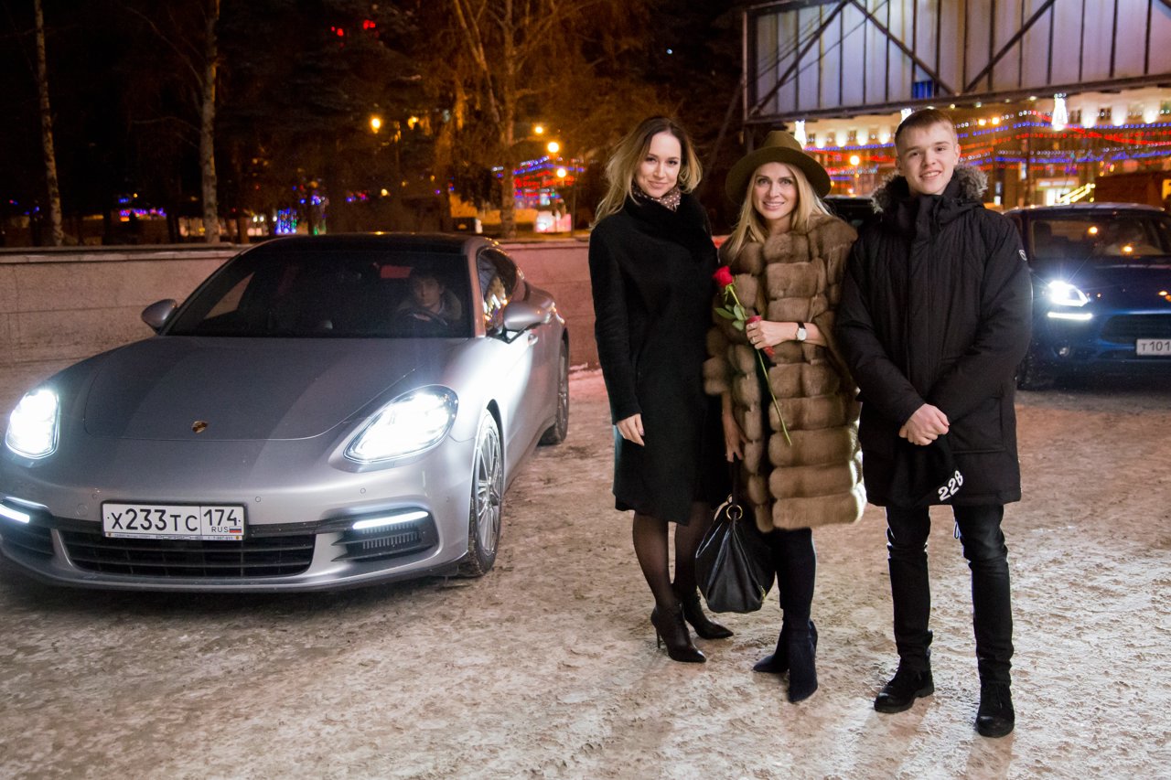 Porsche на открытии выставки Н. Сафронова 